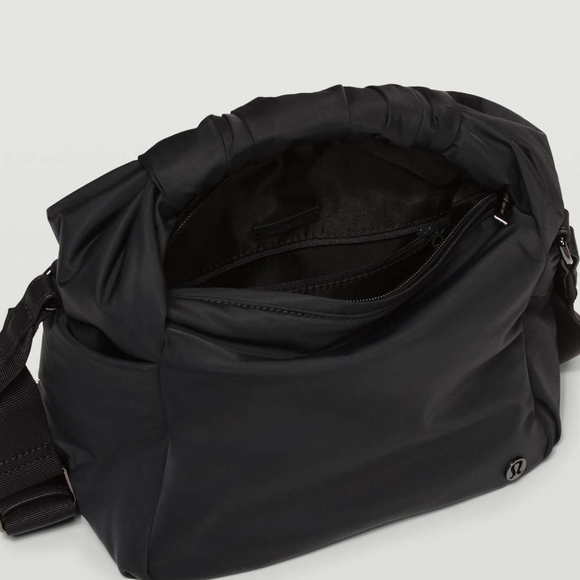 Lululemon crossbody - Picture 10 of 15